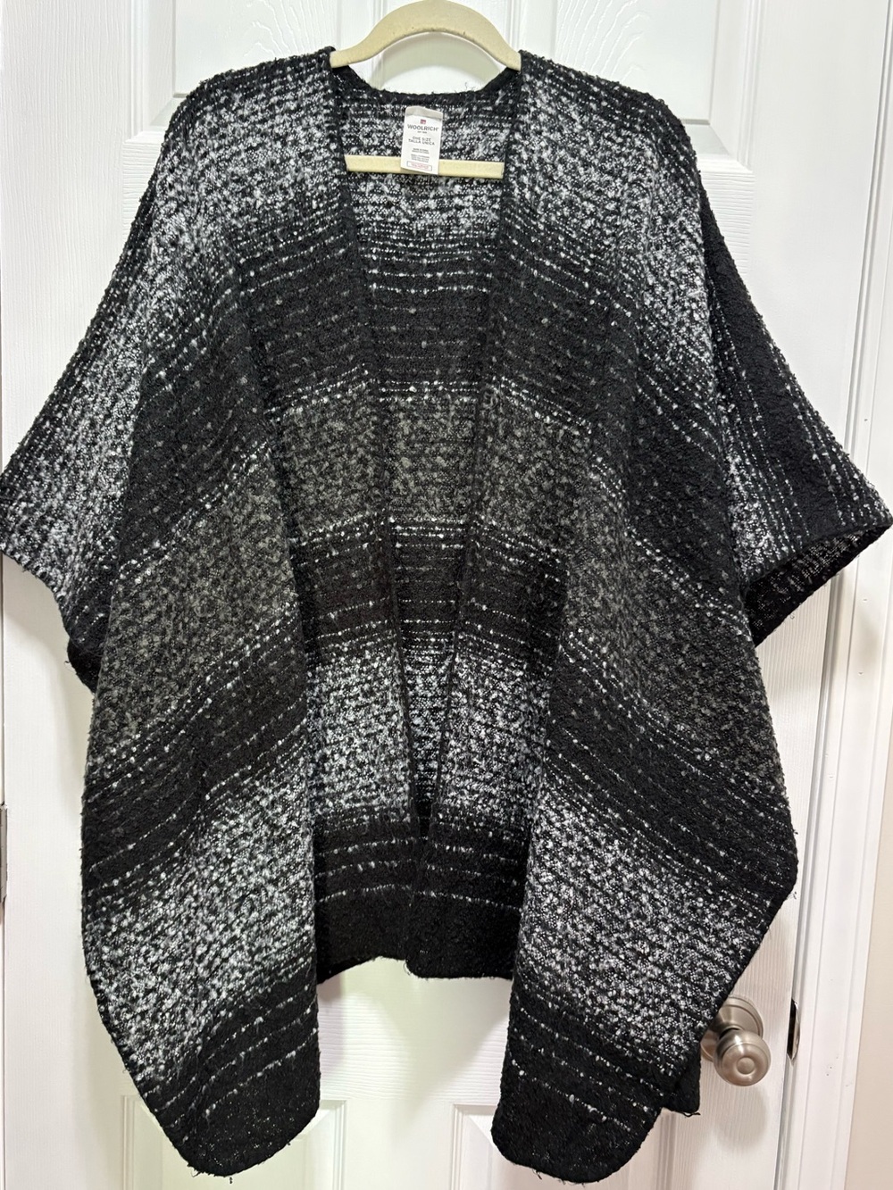 TITLE
Woolrich Black Gray Marled Knit Open Front Poncho Cape One Size